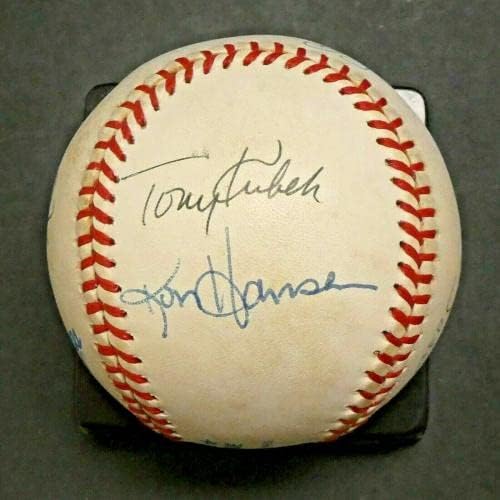 Джордж Стейнбреннер рядко подписывал бейзболни топки Янкис с други играчи, включително Ризутто - Бейзболни топки с автографи